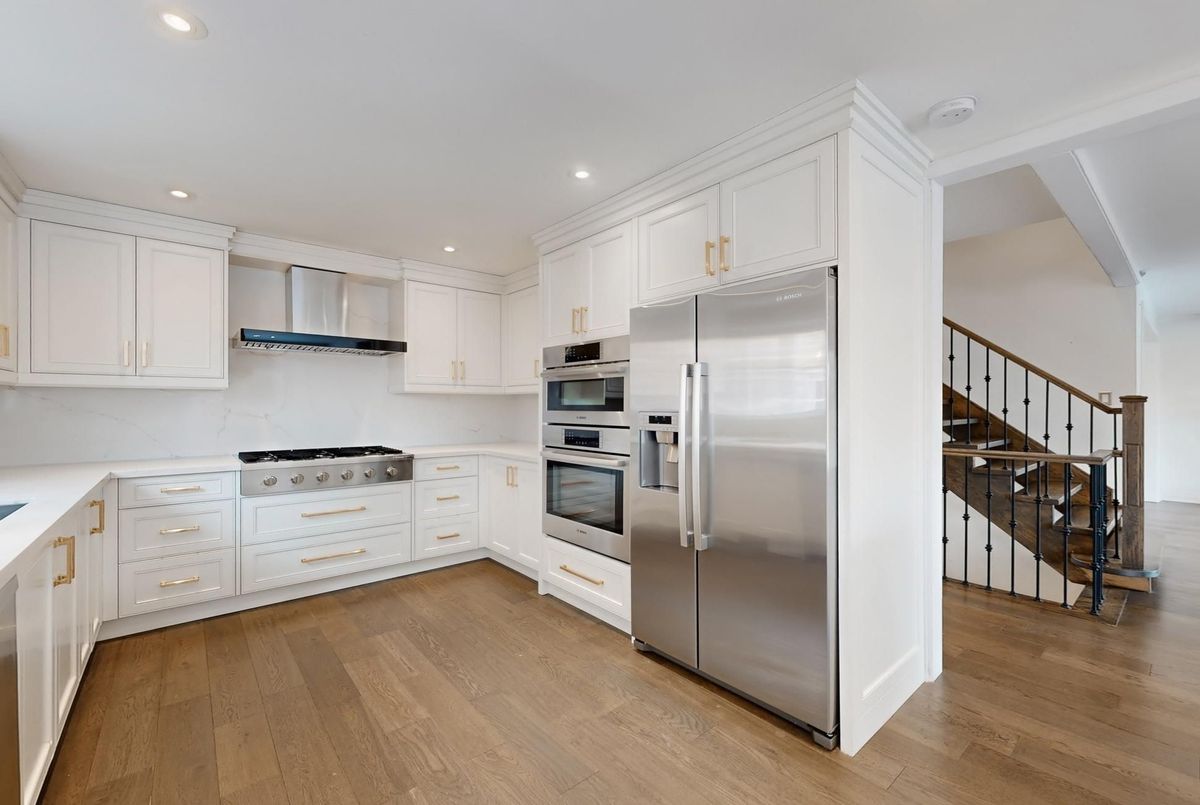 98 Golf Links Drive Aurora 98 Golf Links Drive Aurora