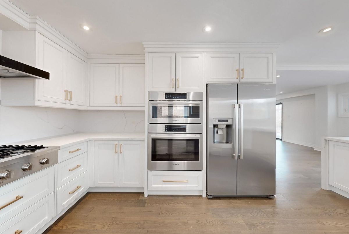 98 Golf Links Drive Aurora 98 Golf Links Drive Aurora