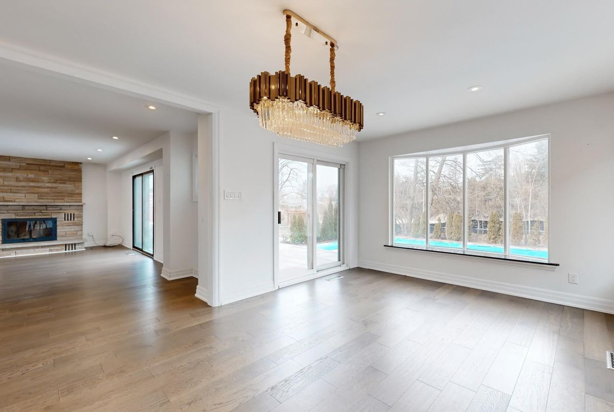 98 Golf Links Drive Aurora 98 Golf Links Drive Aurora