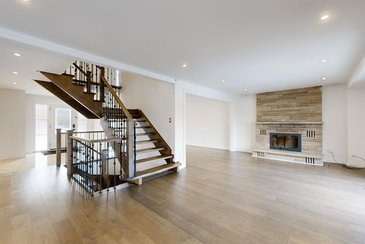 98 Golf Links Drive Aurora 98 Golf Links Drive Aurora