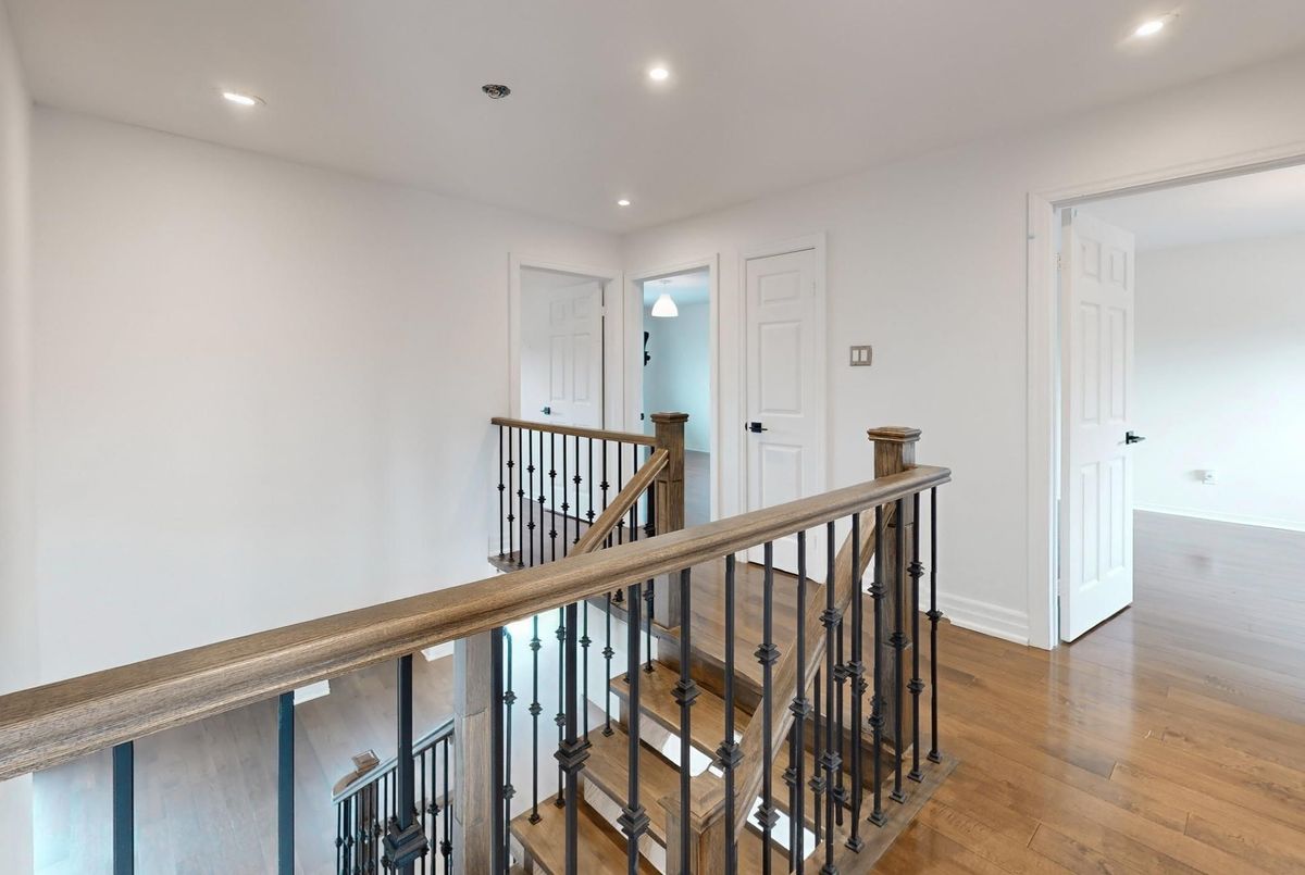 98 Golf Links Drive Aurora 98 Golf Links Drive Aurora