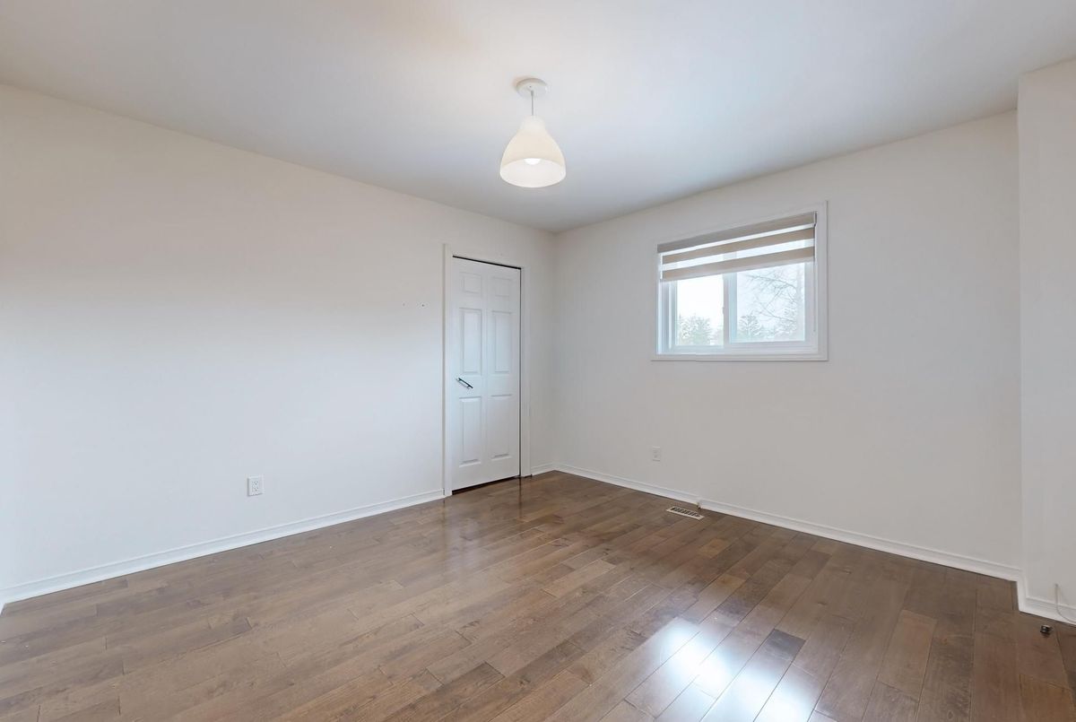 98 Golf Links Drive Aurora 98 Golf Links Drive Aurora