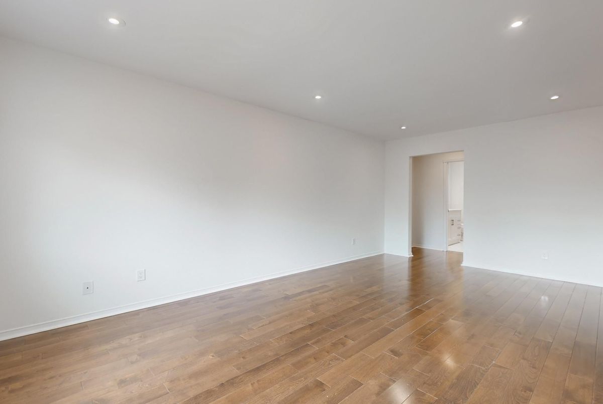 98 Golf Links Drive Aurora 98 Golf Links Drive Aurora