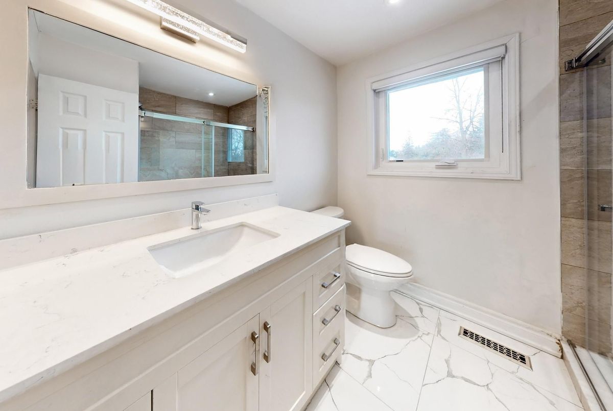 98 Golf Links Drive Aurora 98 Golf Links Drive Aurora