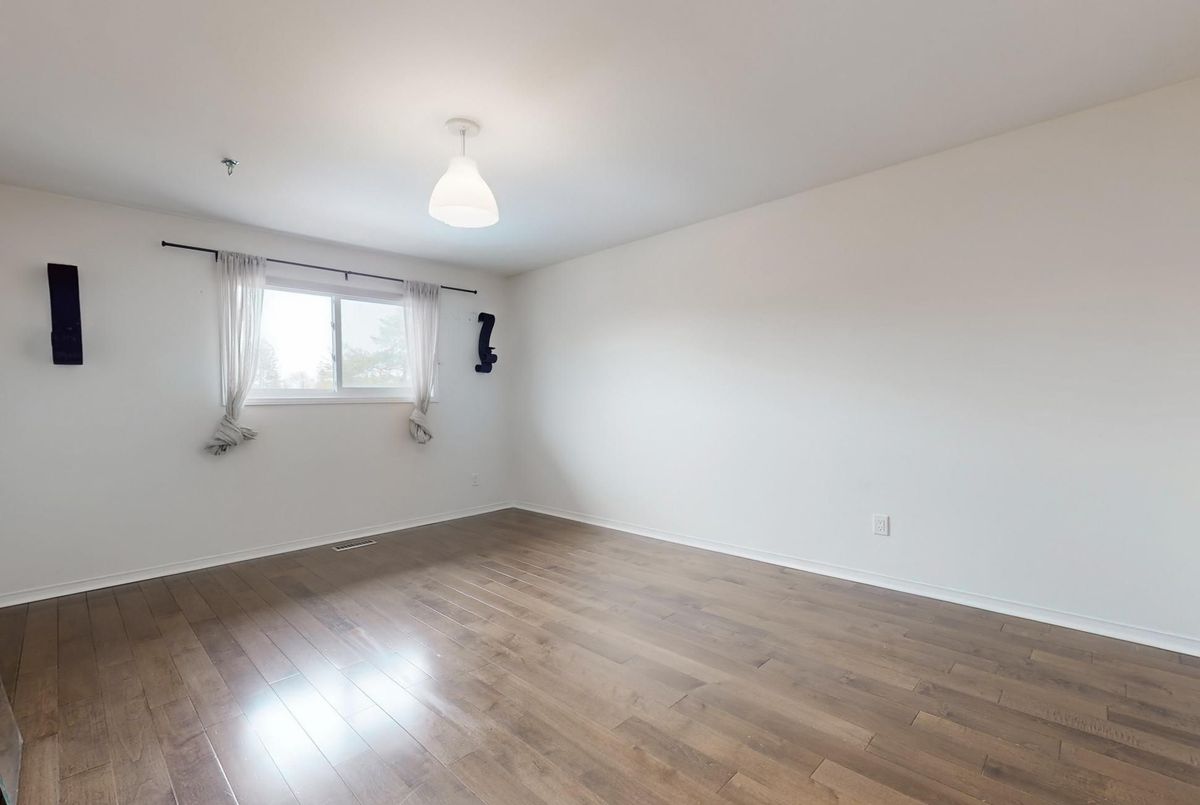 98 Golf Links Drive Aurora 98 Golf Links Drive Aurora