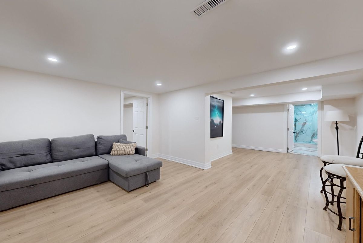 98 Golf Links Drive Aurora 98 Golf Links Drive Aurora