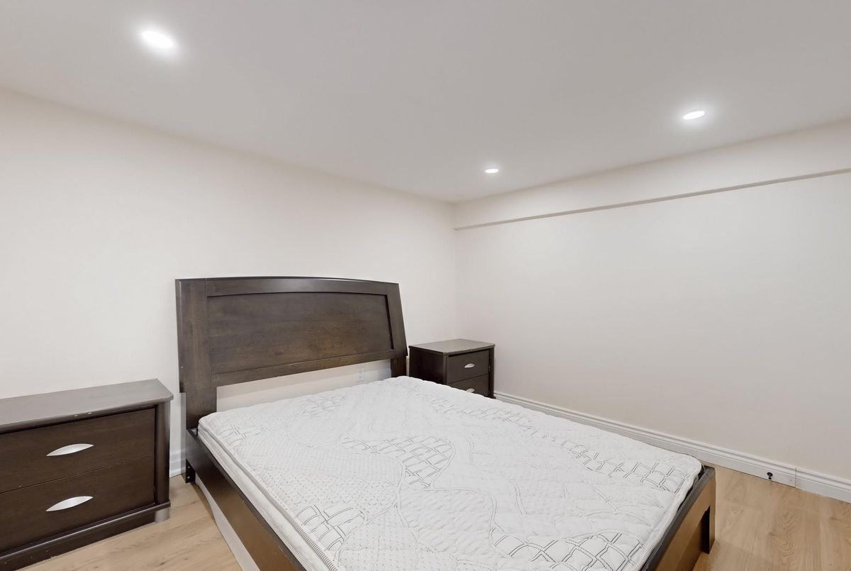 98 Golf Links Drive Aurora 98 Golf Links Drive Aurora