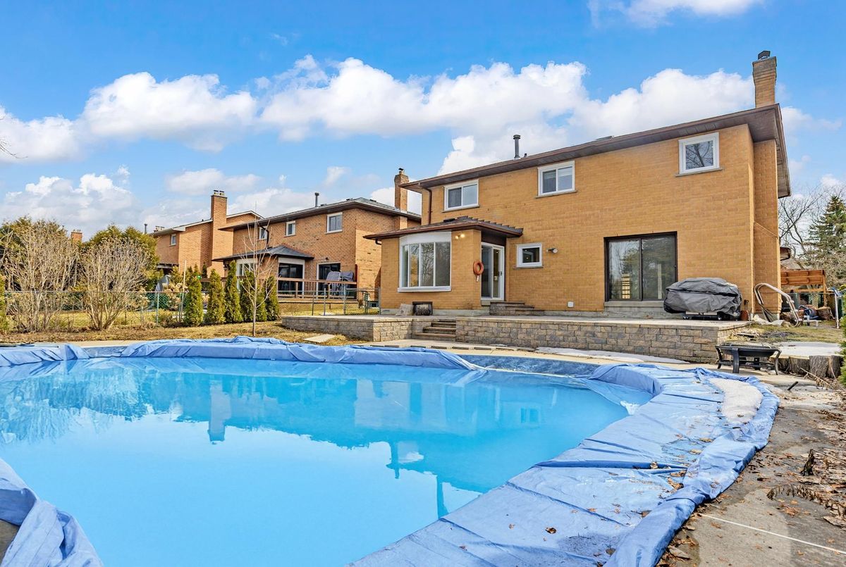 98 Golf Links Drive Aurora 98 Golf Links Drive Aurora