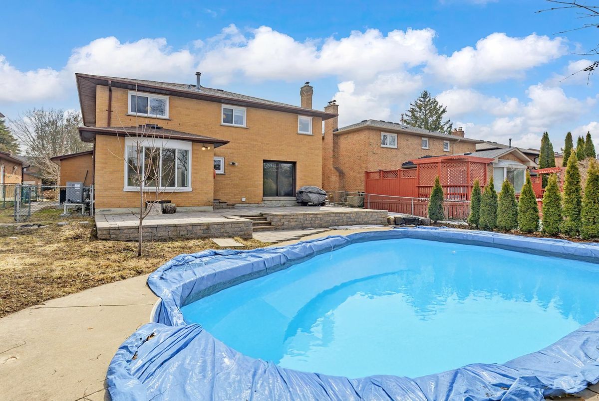 98 Golf Links Drive Aurora 98 Golf Links Drive Aurora