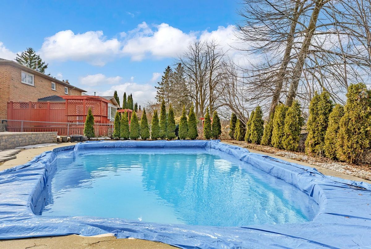 98 Golf Links Drive Aurora 98 Golf Links Drive Aurora