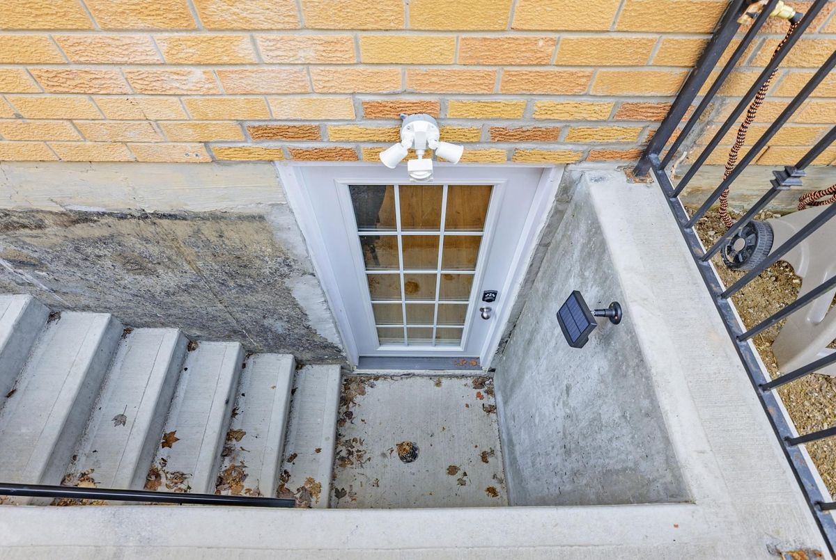 98 Golf Links Drive Aurora 98 Golf Links Drive Aurora