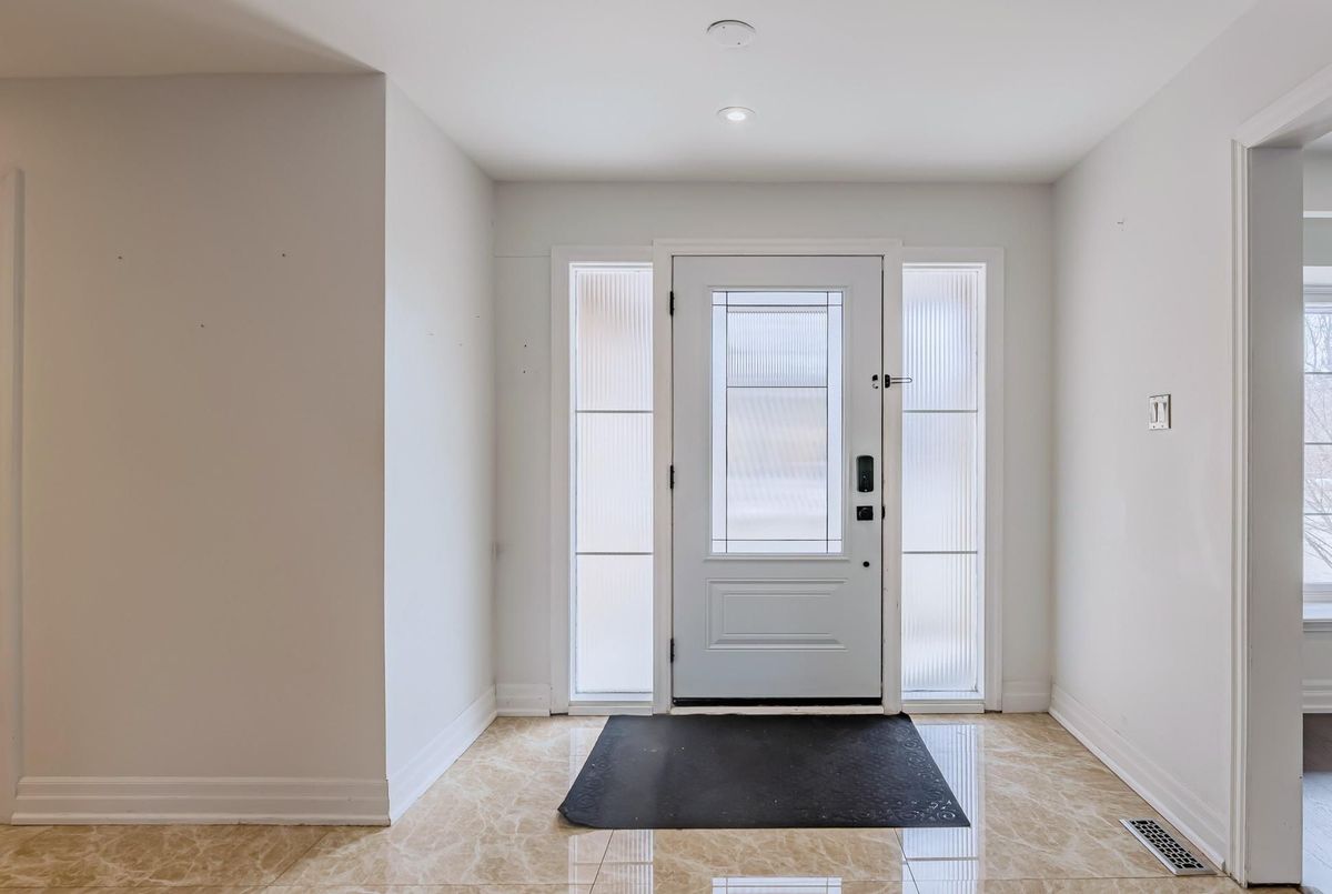 98 Golf Links Drive Aurora 98 Golf Links Drive Aurora