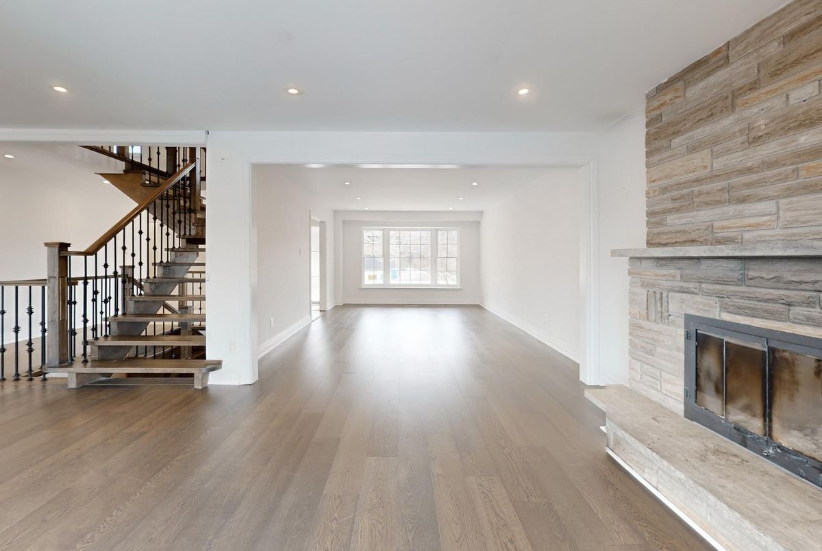 98 Golf Links Drive Aurora 98 Golf Links Drive Aurora