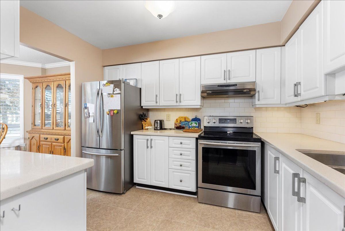 111 Grew Boulevard Georgina 111 Grew Boulevard Georgina