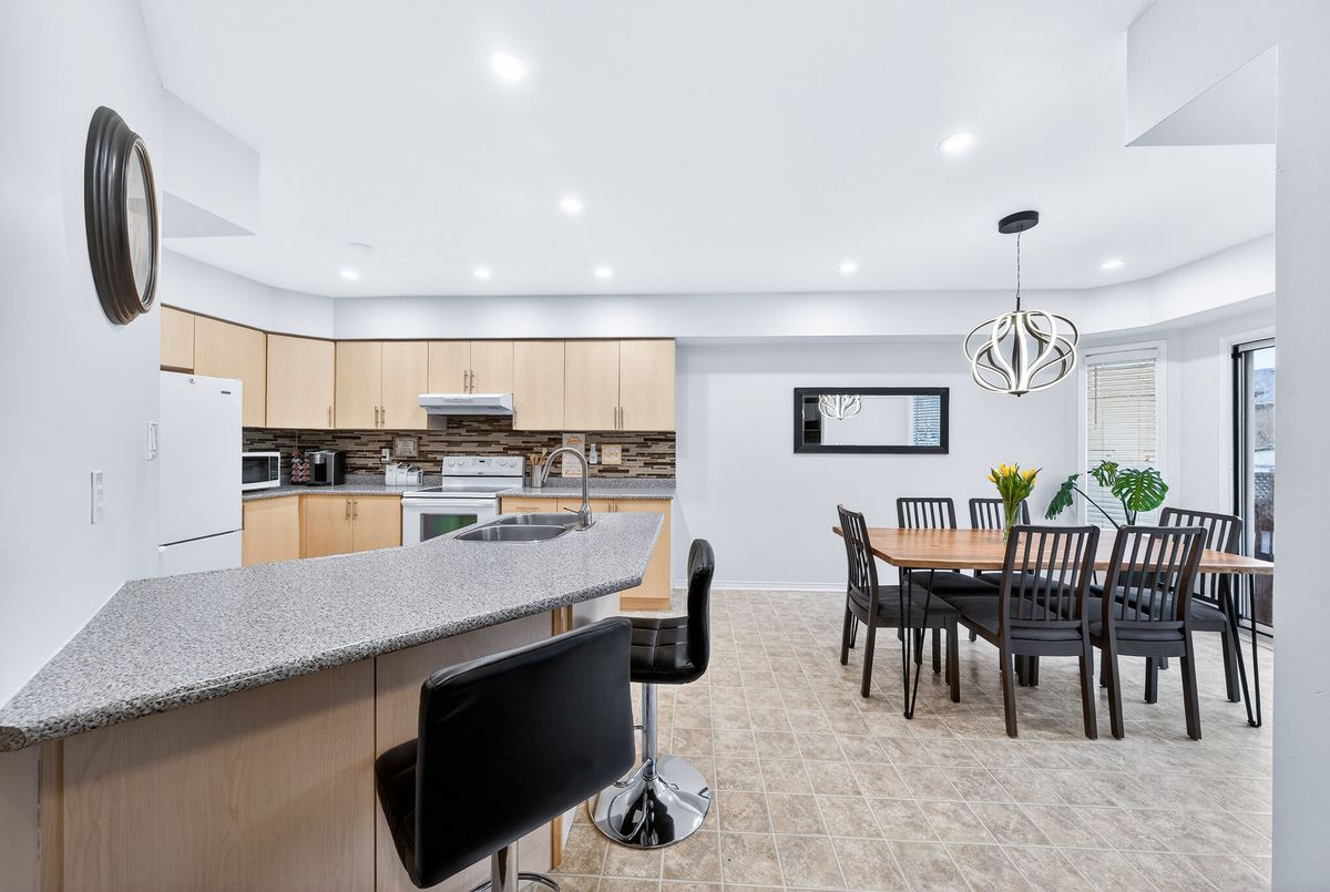 489 Menczel Crescent Newmarket 489 Menczel Crescent Newmarket