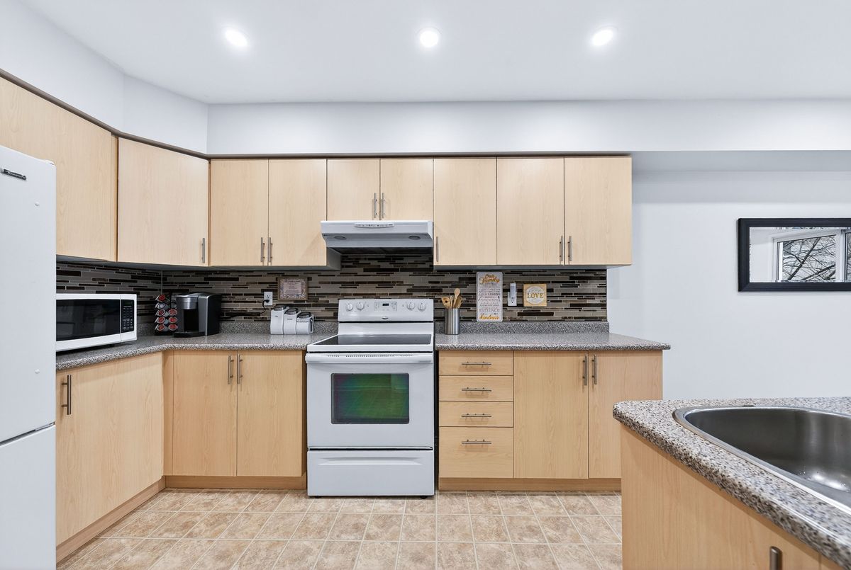 489 Menczel Crescent Newmarket 489 Menczel Crescent Newmarket