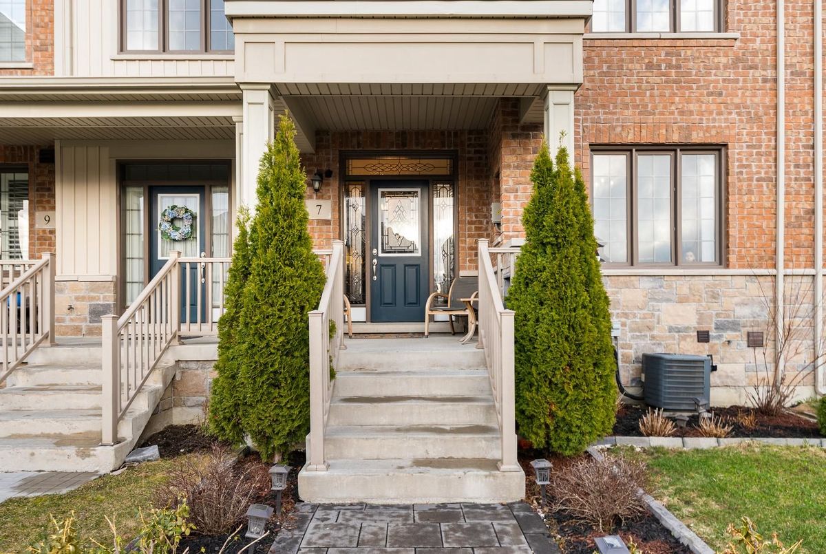 7 Carratuck Street East Gwillimbury 7 Carratuck Street East Gwillimbury