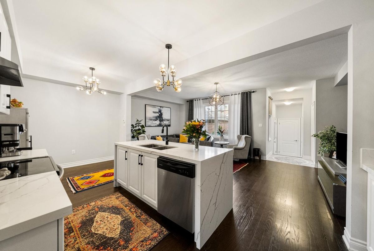 7 Carratuck Street East Gwillimbury 7 Carratuck Street East Gwillimbury