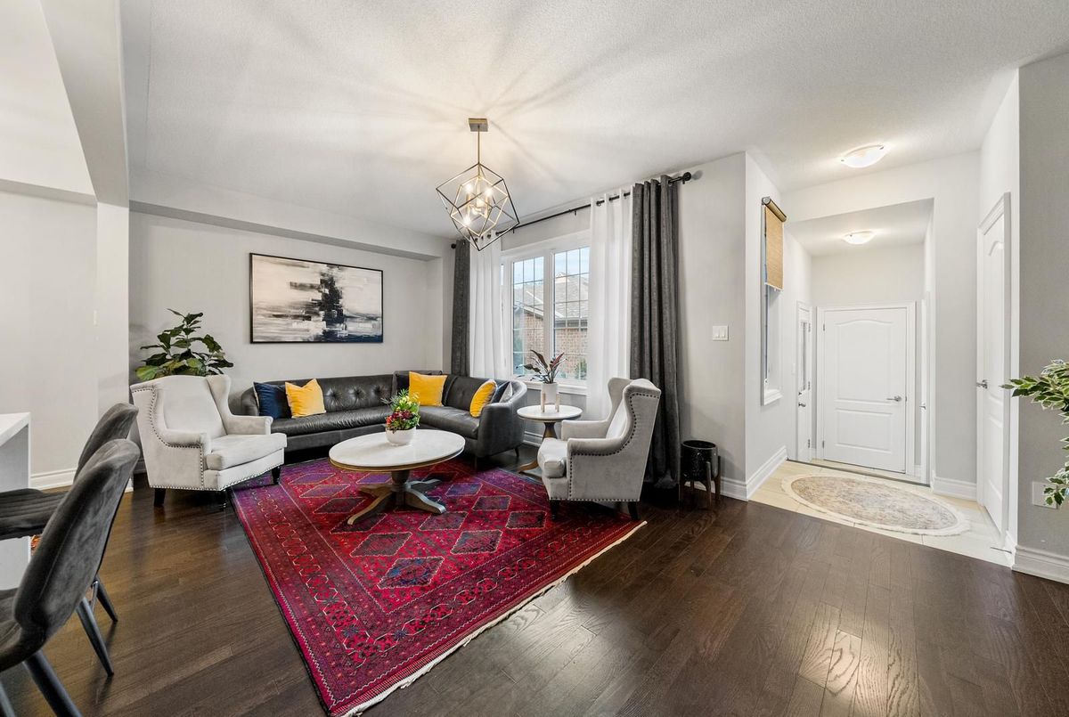 7 Carratuck Street East Gwillimbury 7 Carratuck Street East Gwillimbury
