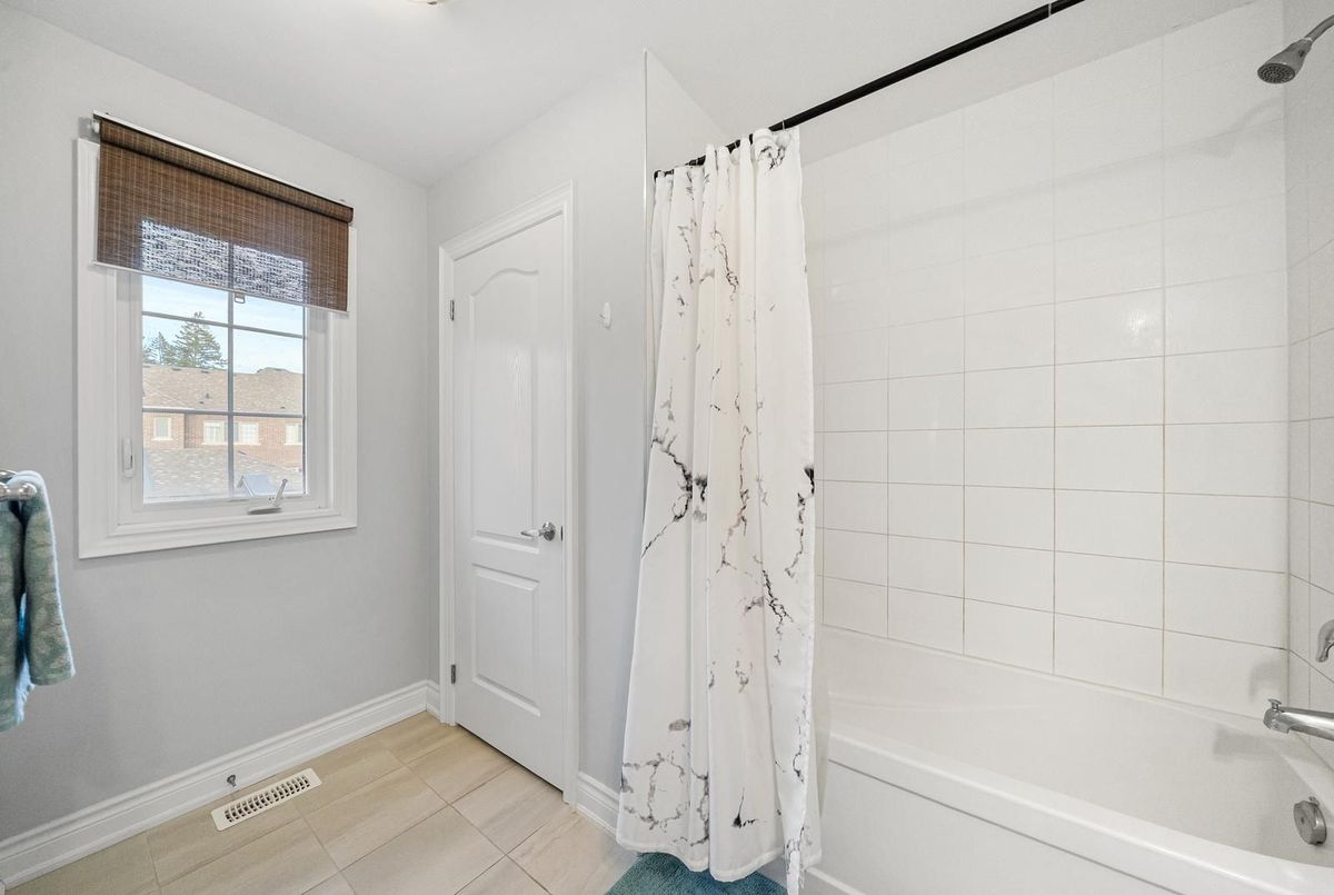 7 Carratuck Street East Gwillimbury 7 Carratuck Street East Gwillimbury