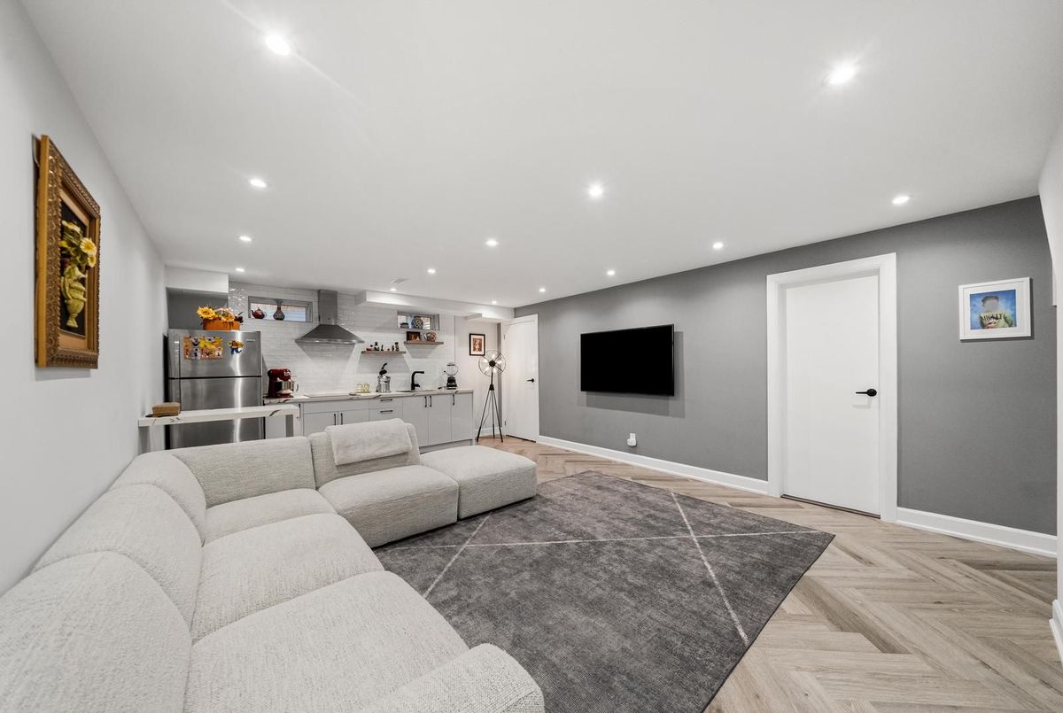 7 Carratuck Street East Gwillimbury 7 Carratuck Street East Gwillimbury