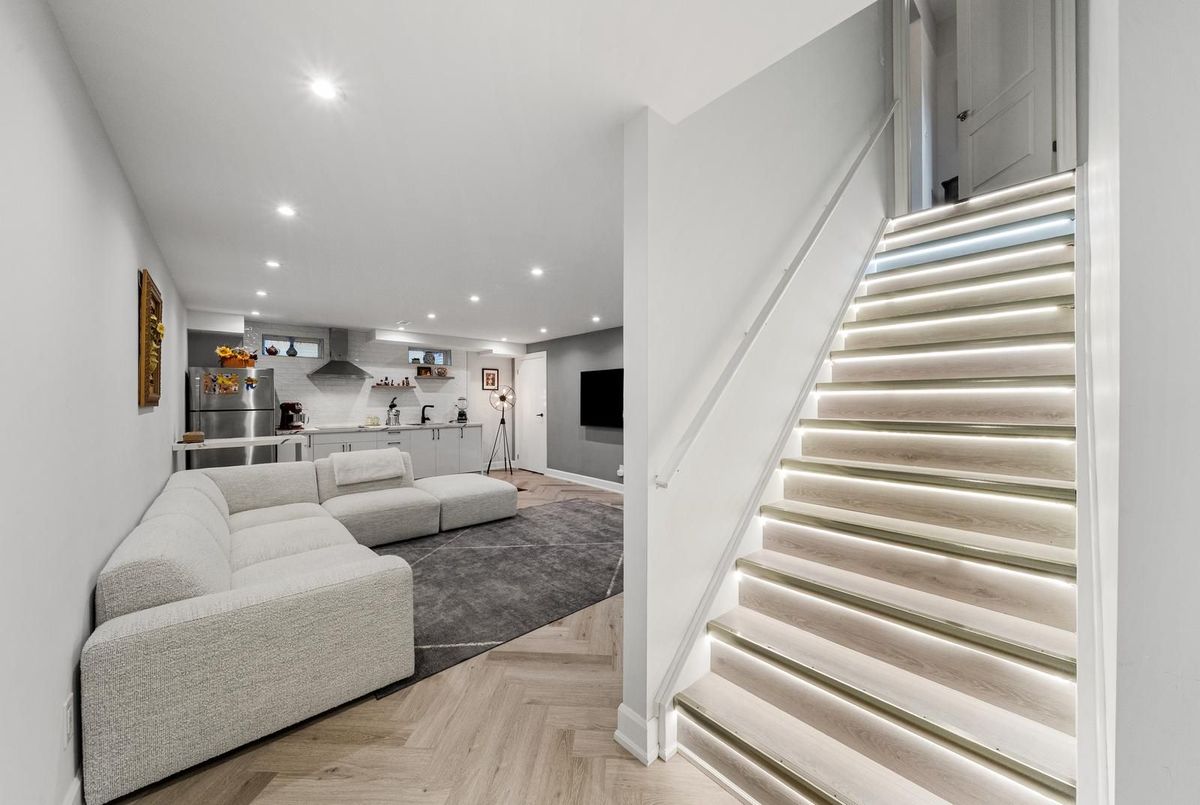 7 Carratuck Street East Gwillimbury 7 Carratuck Street East Gwillimbury