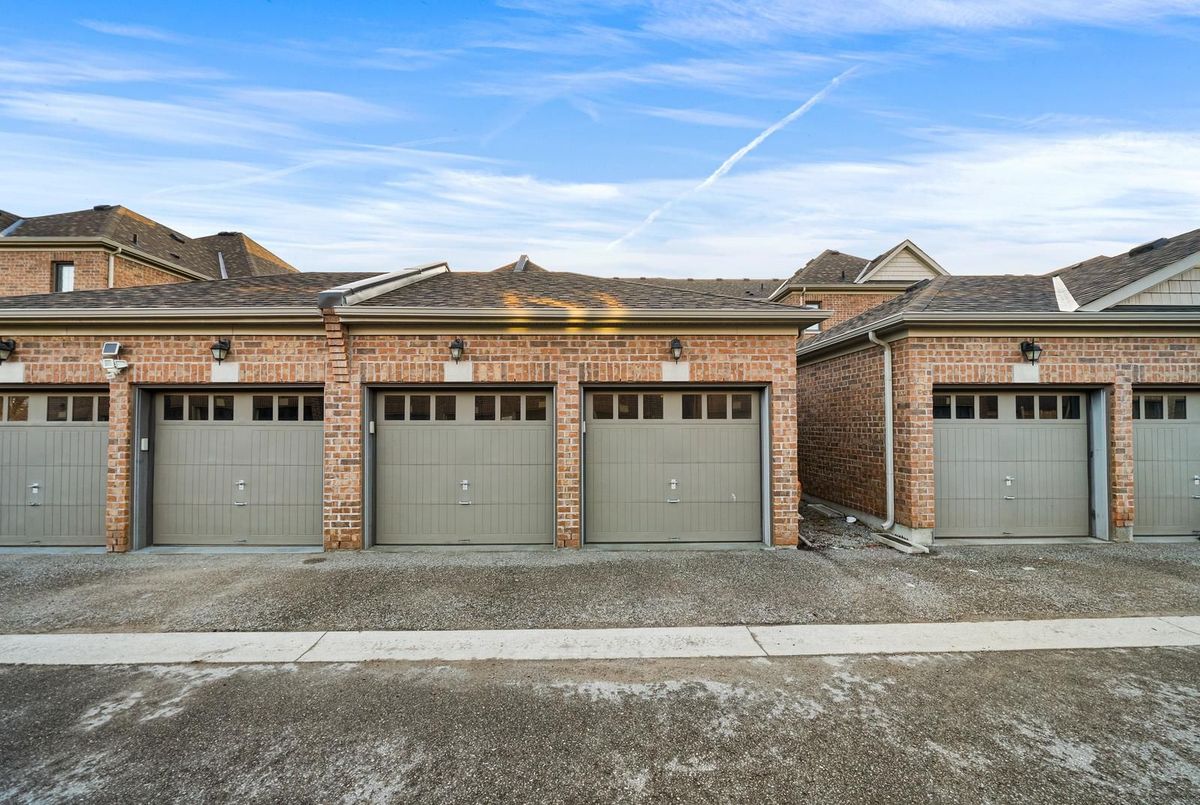 7 Carratuck Street East Gwillimbury 7 Carratuck Street East Gwillimbury
