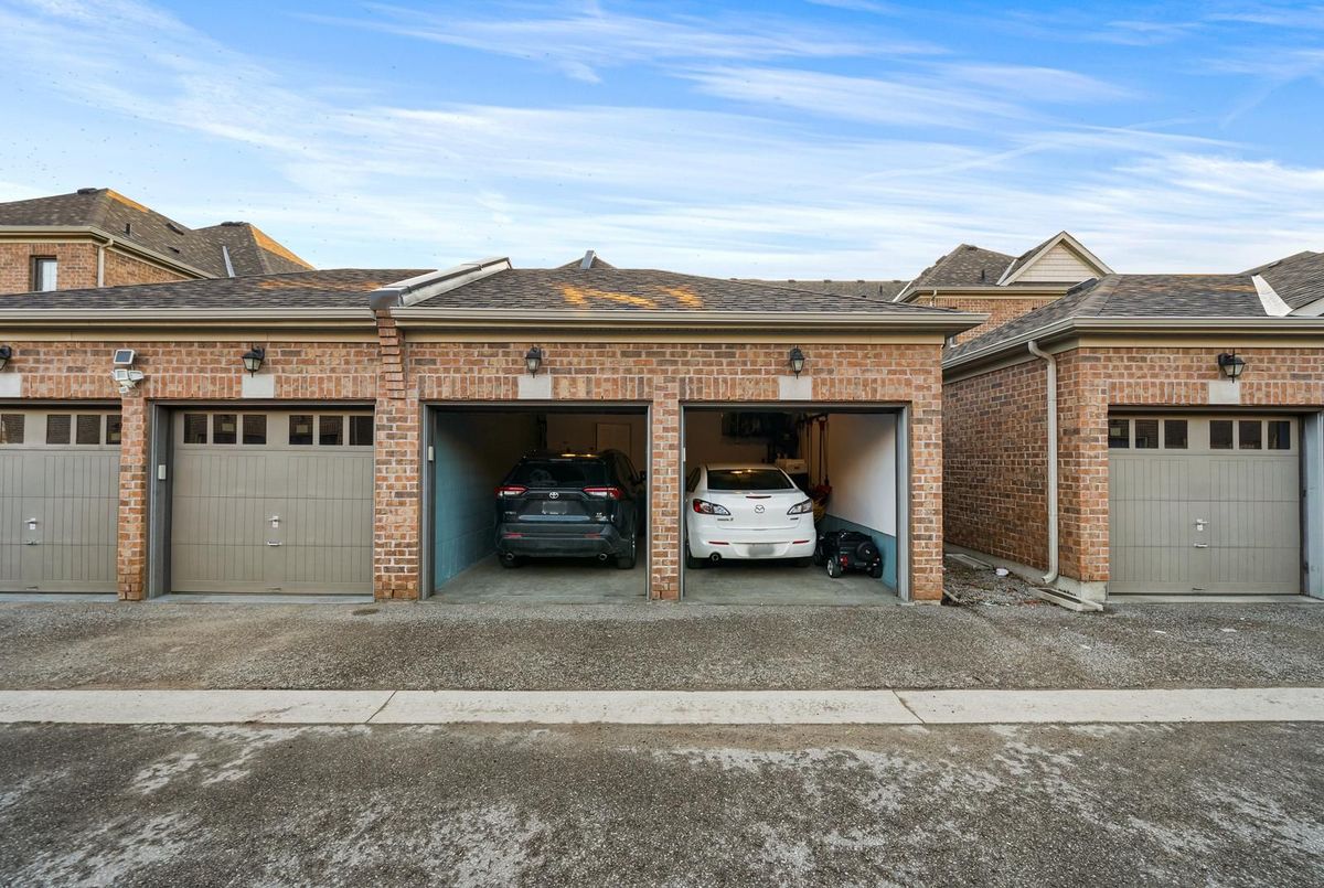 7 Carratuck Street East Gwillimbury 7 Carratuck Street East Gwillimbury
