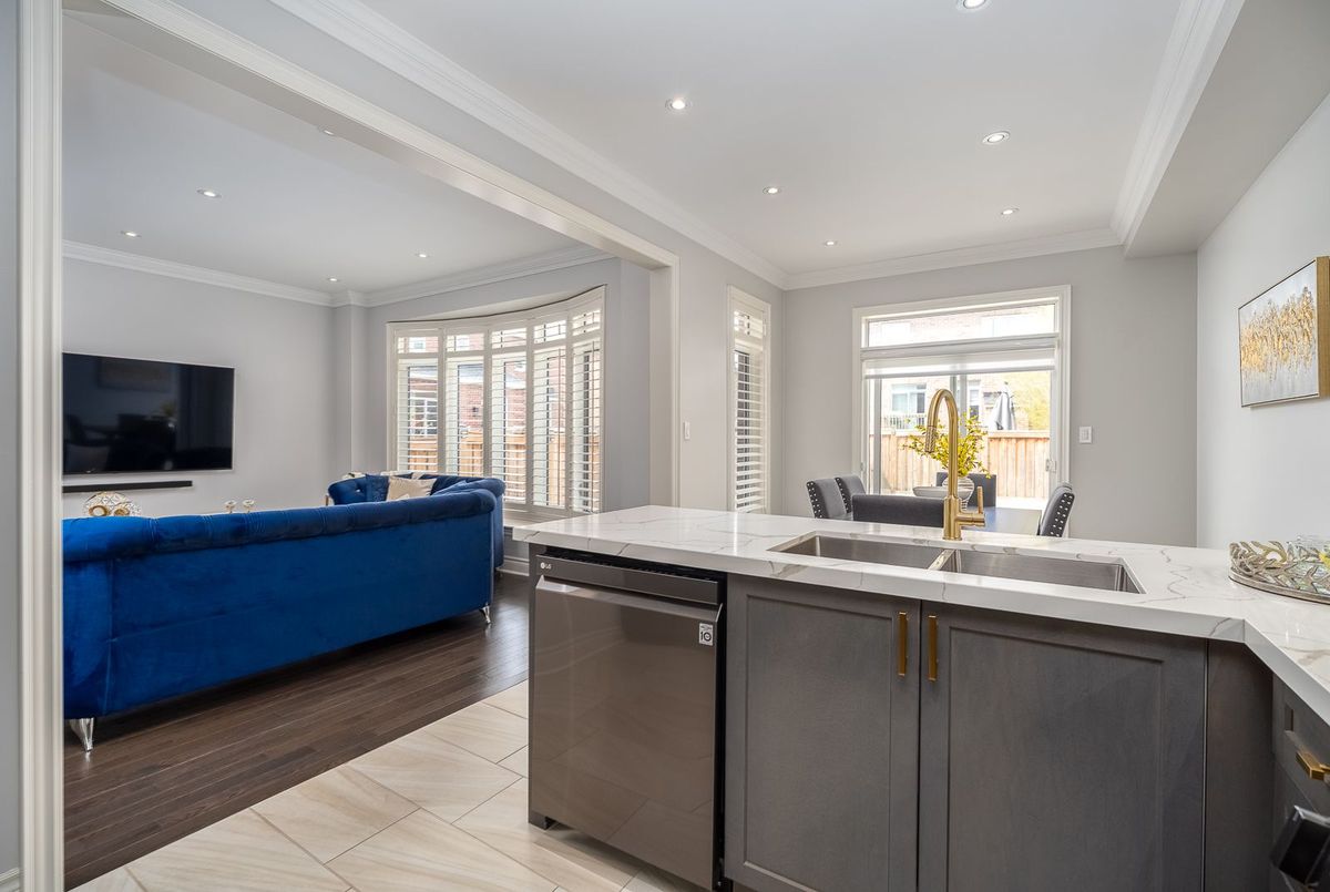 103 Cayton Crescent Bradford West Gwillimbury 103 Cayton Crescent Bradford West Gwillimbury