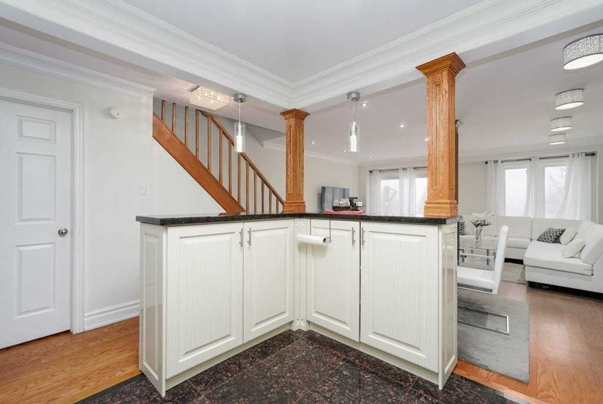 48 Bay Hill Dr Vaughan 48 Bay Hill Dr Vaughan