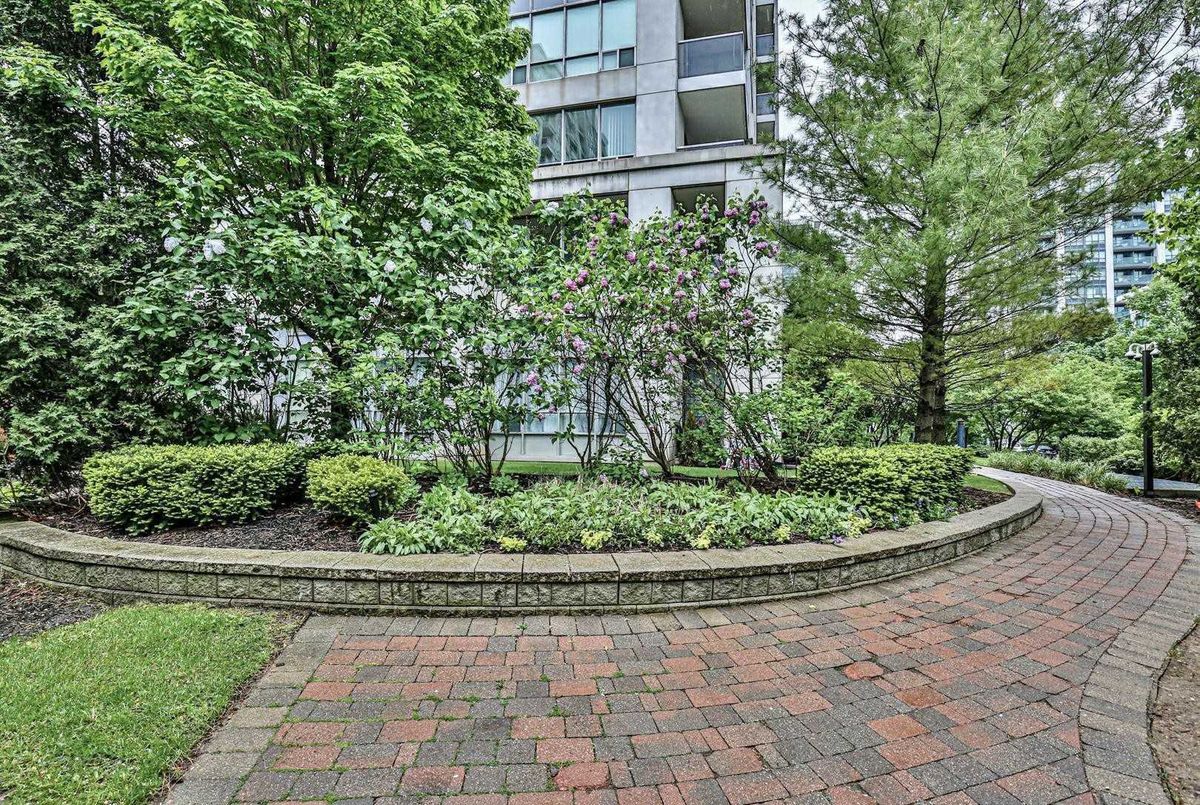 50 Disera Dr Vaughan 50 Disera Dr Vaughan