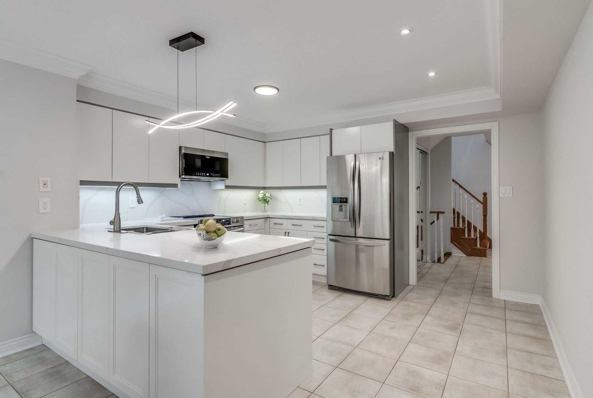 19 Desert View Cres Richmond Hill 19 Desert View Cres Richmond Hill