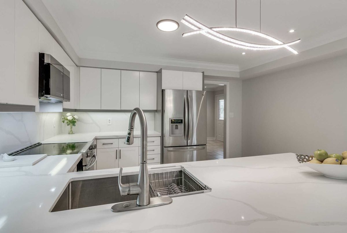 19 Desert View Cres Richmond Hill 19 Desert View Cres Richmond Hill