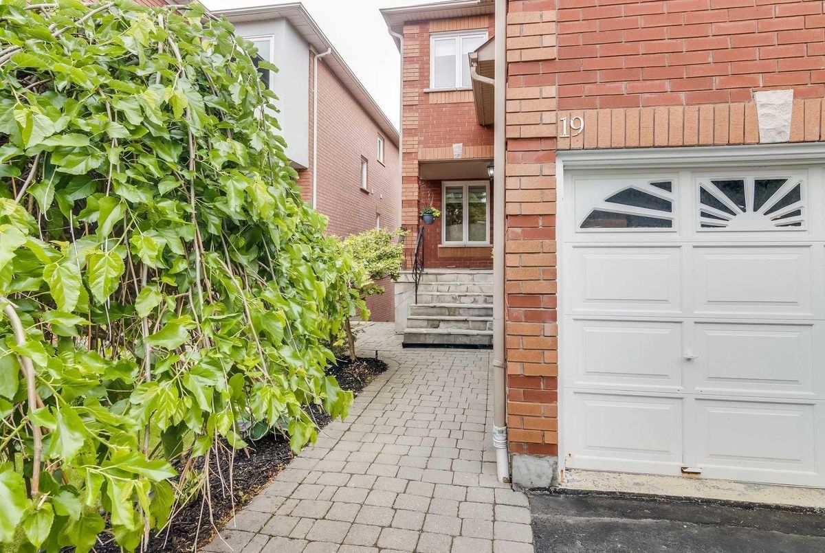 19 Desert View Cres Richmond Hill 19 Desert View Cres Richmond Hill