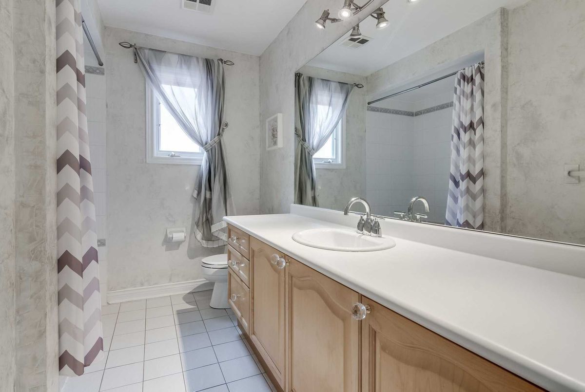 19 Desert View Cres Richmond Hill 19 Desert View Cres Richmond Hill