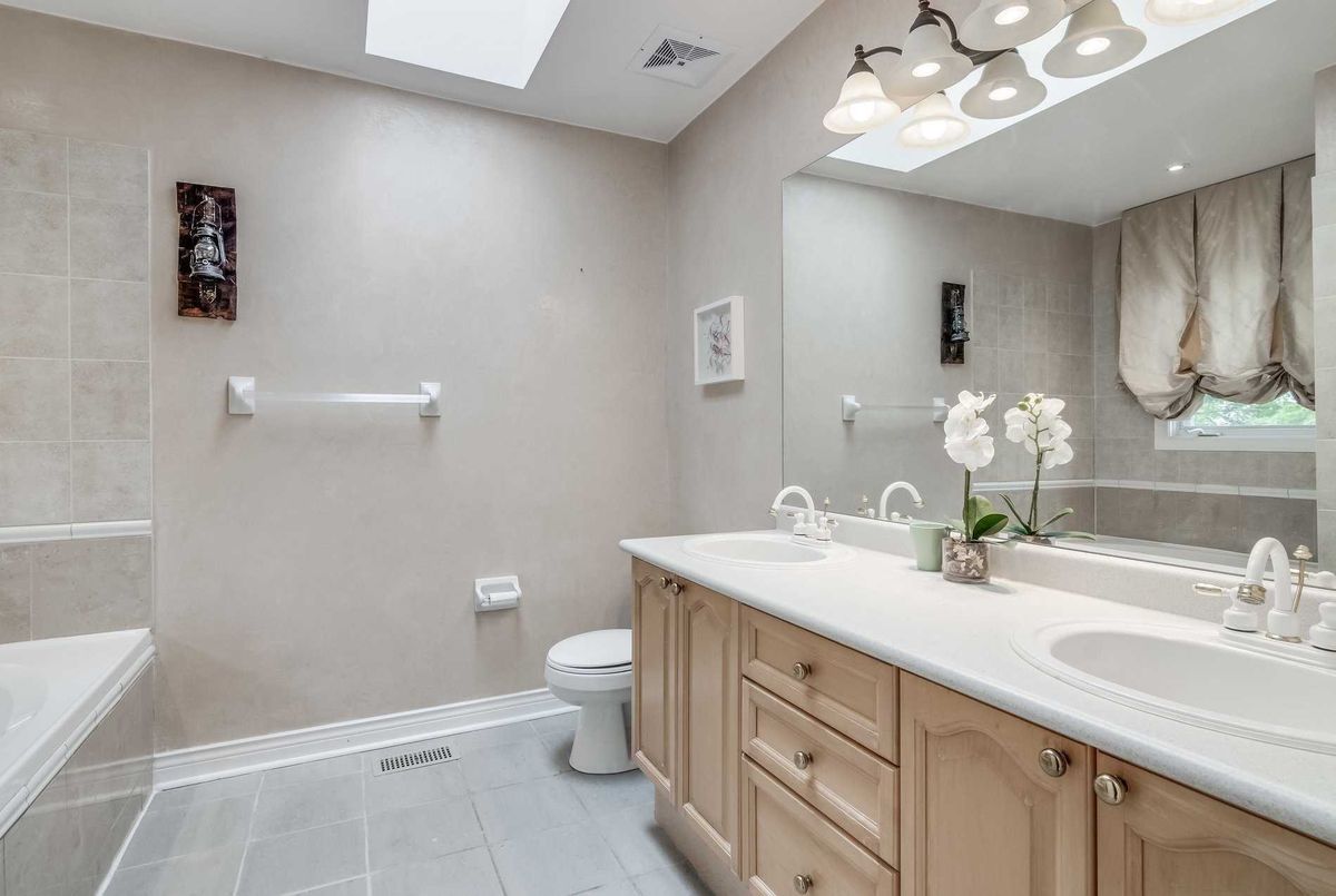 19 Desert View Cres Richmond Hill 19 Desert View Cres Richmond Hill