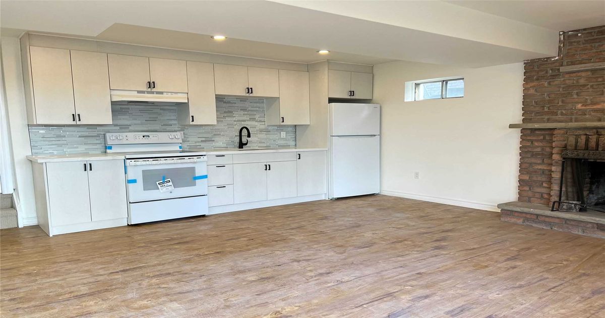 88 Eastman Cres Newmarket