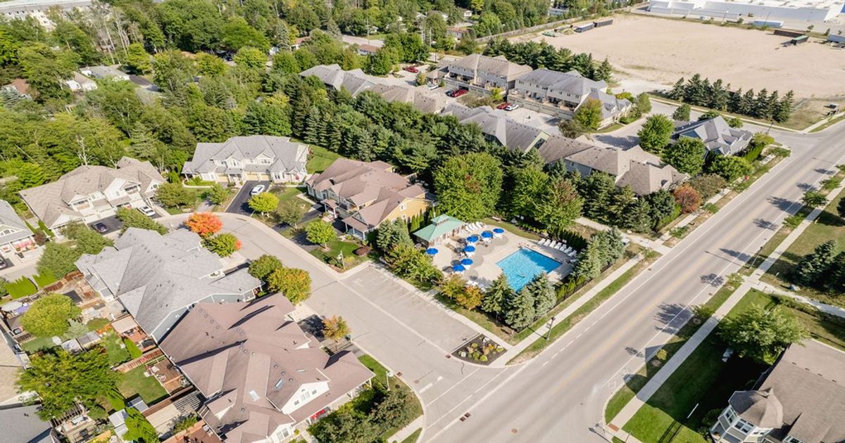 21 COVINGTON BLUE Crescent Wasaga Beach