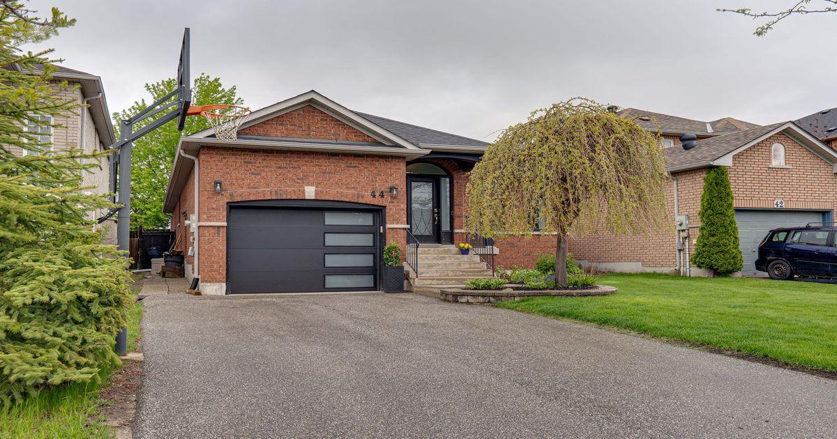 44 Prince Of Wales Drive Barrie