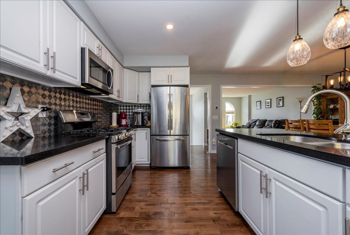 28 Frontier Avenue Orillia 28 Frontier Avenue Orillia