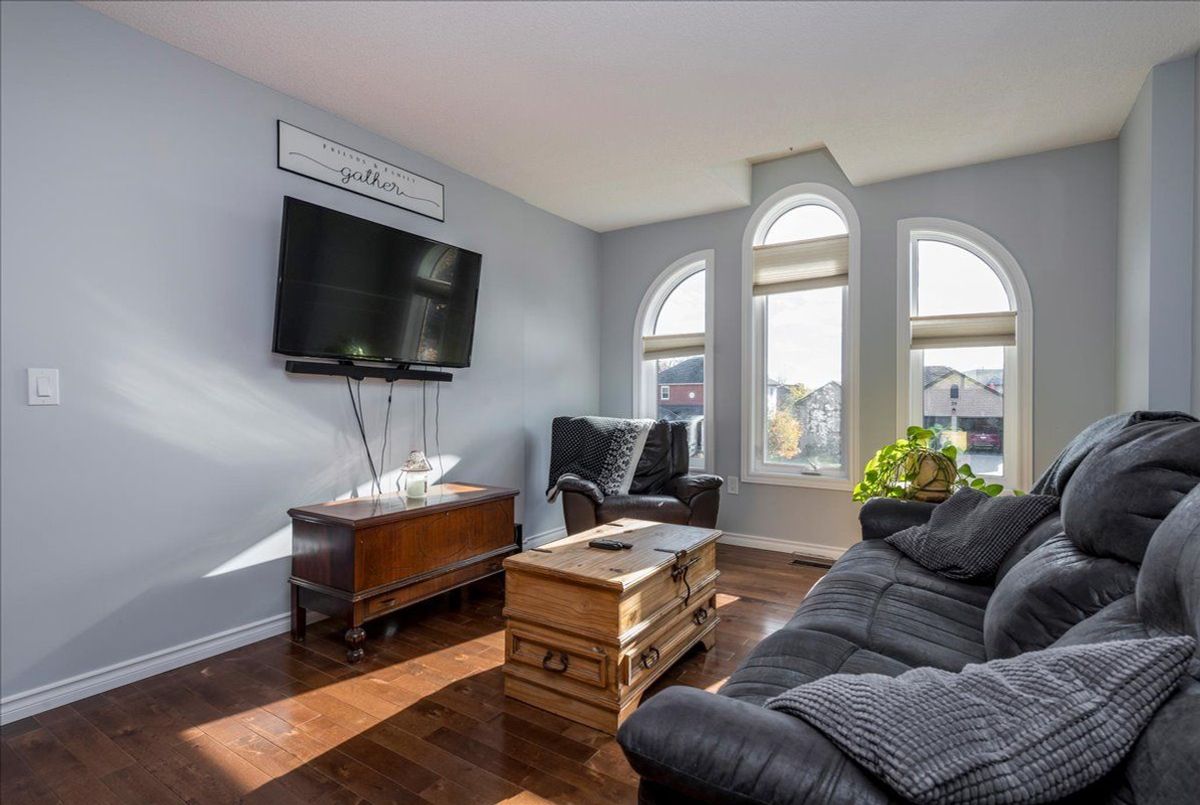 28 Frontier Avenue Orillia 28 Frontier Avenue Orillia