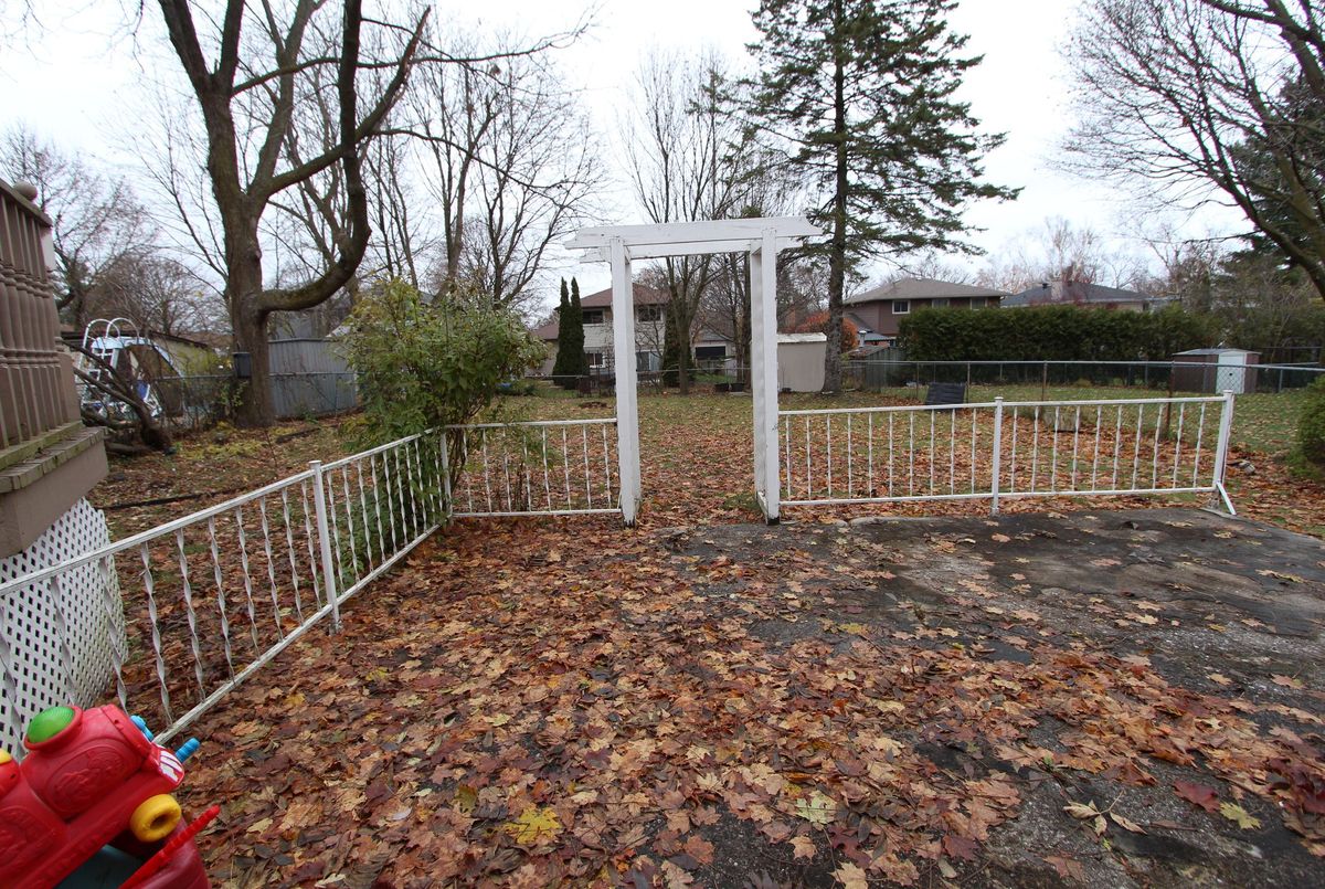 8 Meadowland Avenue Barrie 8 Meadowland Avenue Barrie