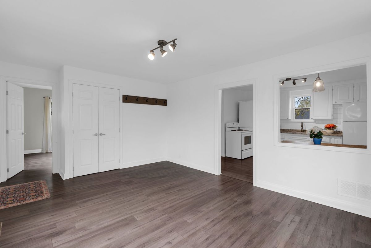 296 Barrie Road Orillia 296 Barrie Road Orillia