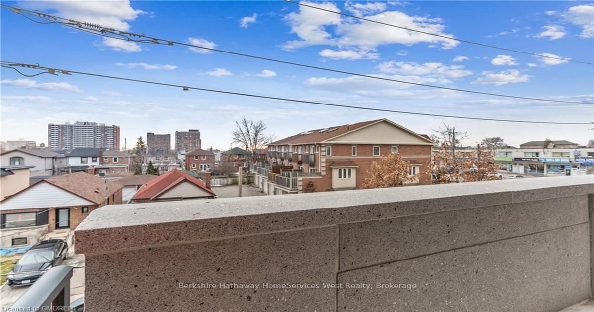 2433 DUFFERIN St Toronto