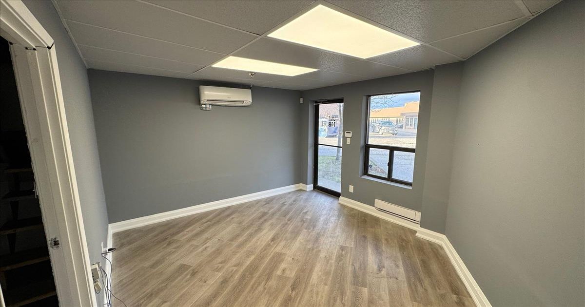 18 Strathearn Ave Brampton