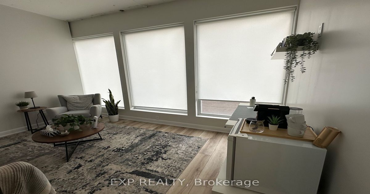 230 Lakeshore Road E Mississauga
