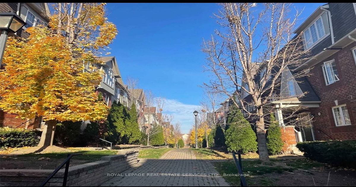 764 Neighbourhood Circ Mississauga