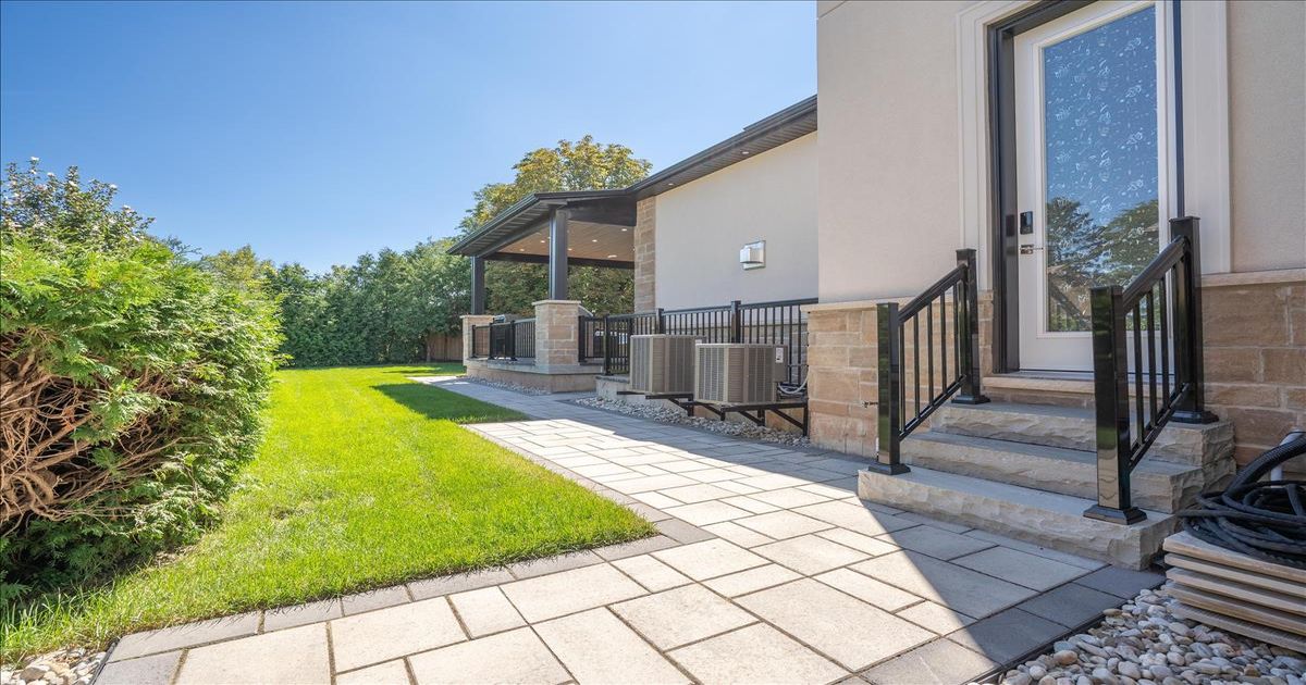 19 Maldaver Avenue Mississauga