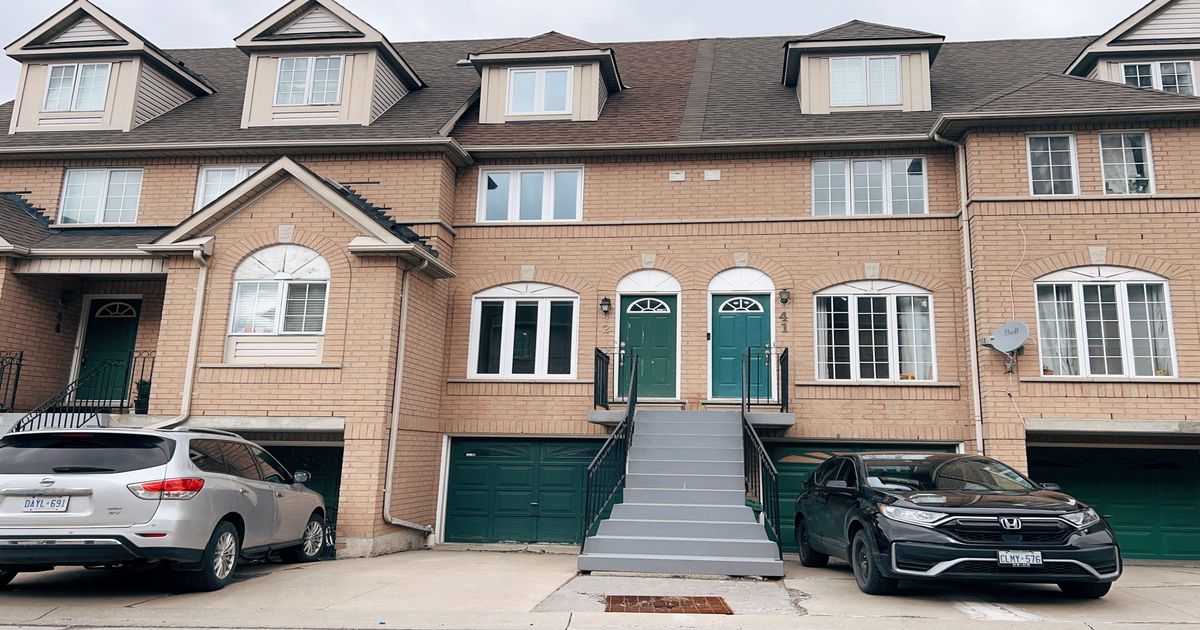 75 Strathaven Drive Mississauga