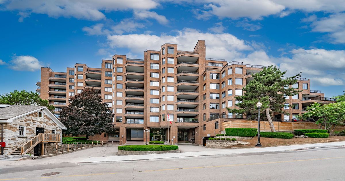 100 Lakeshore Road E Oakville